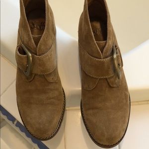 Sofft tan suede booties 8.5